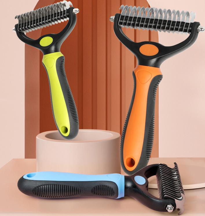 🐾  Last Day Special Price £9.99 !  🏆 Professional Deshedding Tool For Dogs And Cats – Gentle On Skin, Efficient Grooming & Comfortable Grip Design ✂️