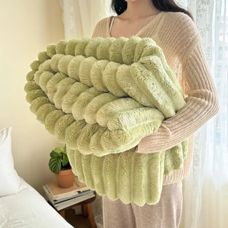 🍂Autumn Sale - 50% Off!🛏️Thickened Rabbit Plush&Milk Velvet Cover Blanket🫧Wrap up in Ultimate Comfort