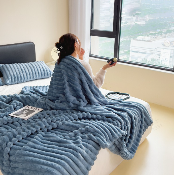 🍂Autumn Sale - 50% Off!🛏️Thickened Rabbit Plush&Milk Velvet Cover Blanket🫧Wrap up in Ultimate Comfort