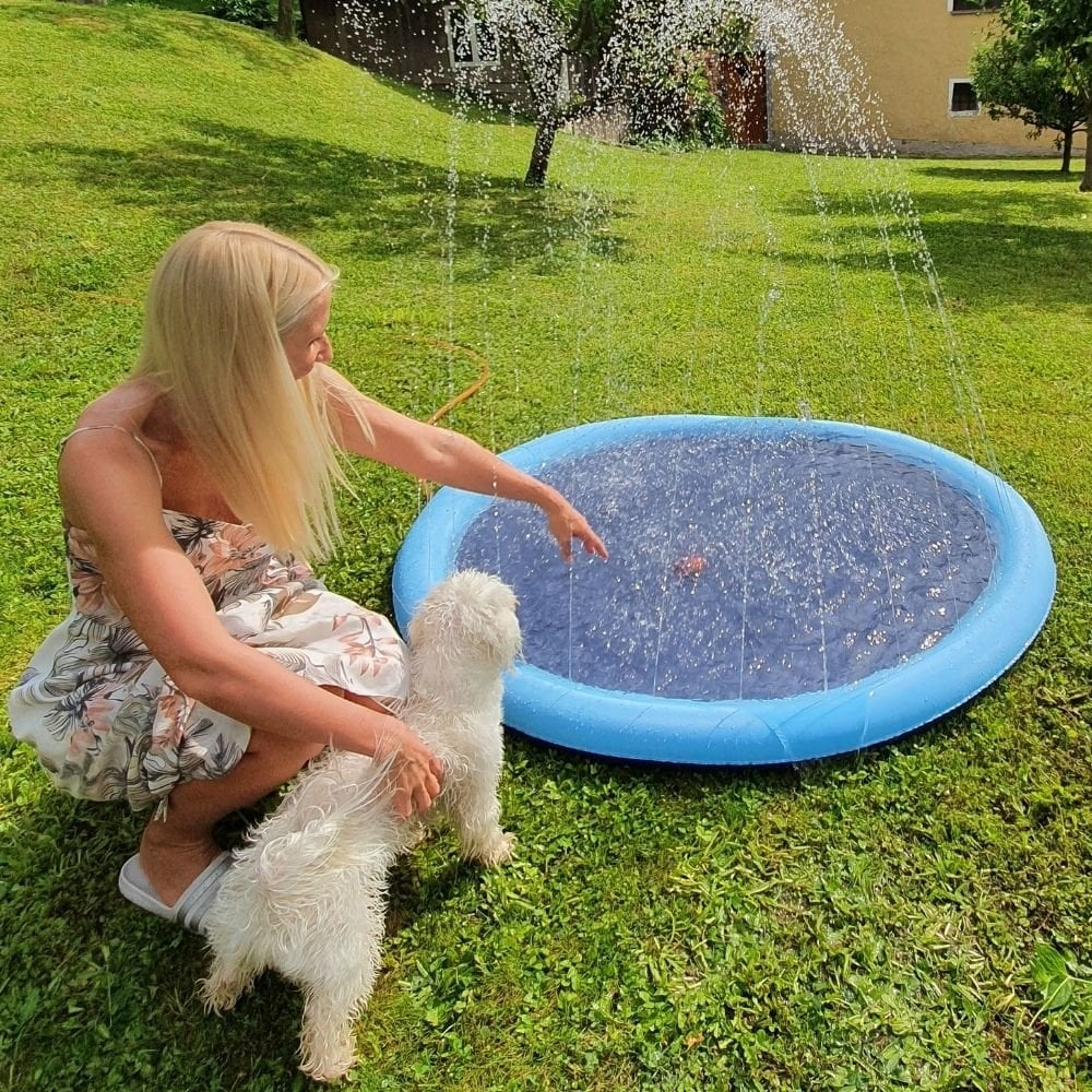 🏊SUMMER HOT SALE 50% OFF NOW! 🌊Foldable Dog Splash Pad🇬🇧 Big Sprinkler Mat for Garden & Beach 🌊☀️ | Non-Slip, Quick-Dry Play Pool for Dogs 🐾 | Folds Flat in Seconds! 🎒🐕