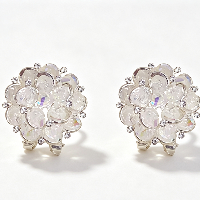 📢📢50% OFF !! ⏰Elegant Sparkling Floral Stud Earrings