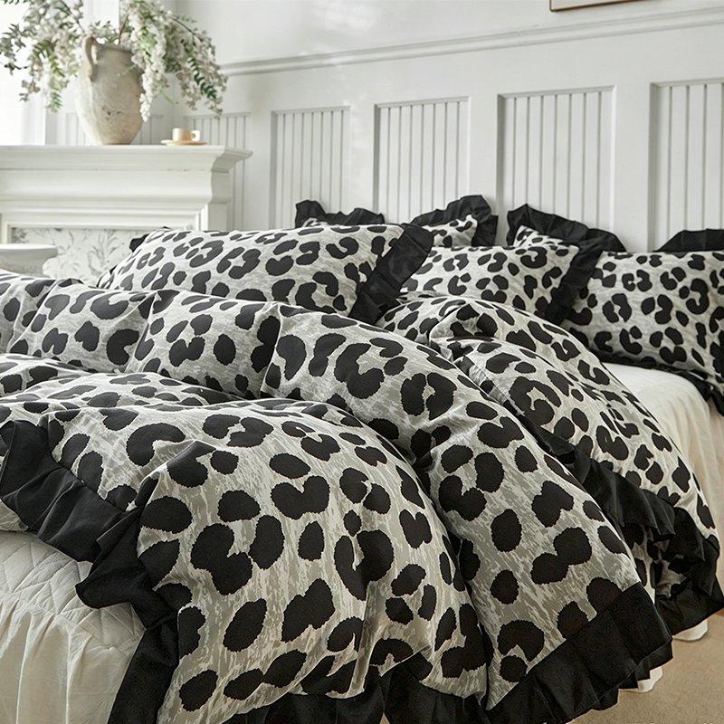 🛏️✨Leopard Print Ruffled Duvet Cover Set