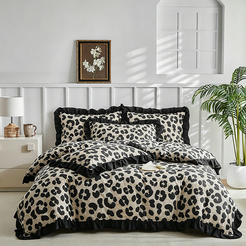 🛏️✨Leopard Print Ruffled Duvet Cover Set
