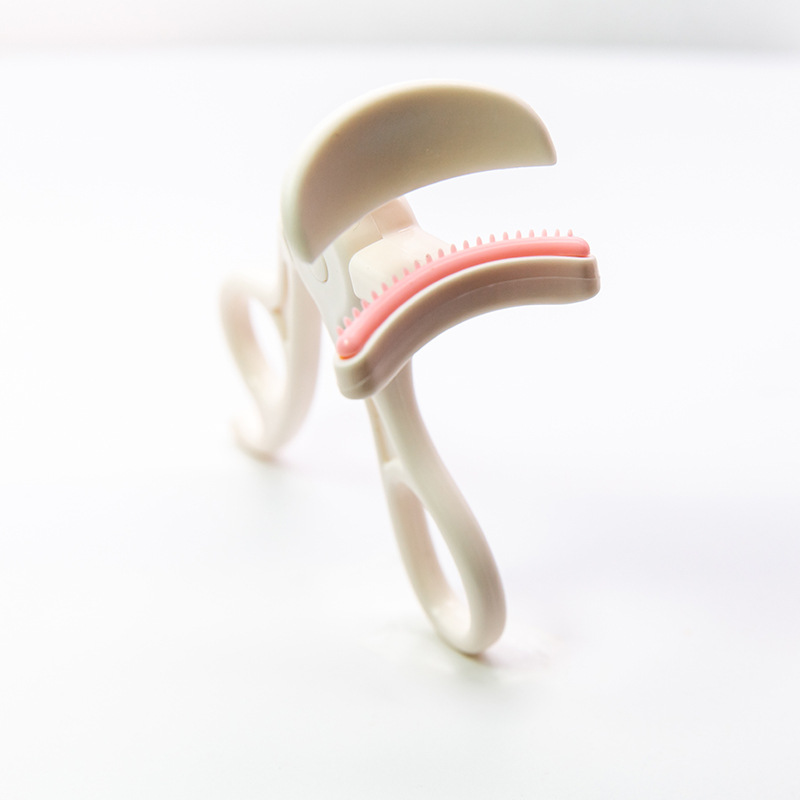 👁️ 50% OFF! ✨ Wide-Angle Eyelash Curler with Comb – Instant Lash Lift, Built-In Separator Comb & Gentle Cushion Pad – Ergonomic Handle for Precise, Clump-Free Curling in Seconds 💫